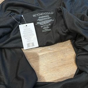 NWT Beyond Yoga Women's Black Pocket Infinity Scarf - OS